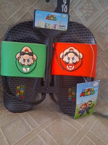 Sandali nuovi con etichette