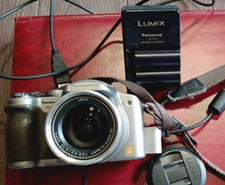 PANASONIC DCM-FZ8 LUMIX 12 X ZOOM +CINTURINO +CAVETTO +CARICABATTERIA+2 BATTERIE