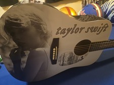 Chitarra acustica Taylor Swift autografata certificata Psa