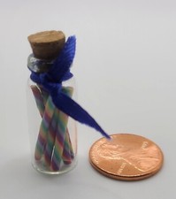 Barattolo in miniatura pieno