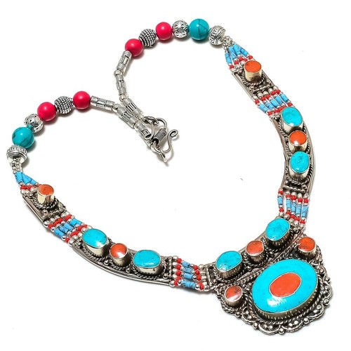 Collana con pietre preziose