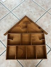 bacheca in legno per oggettistica da appendere con varie caselle 