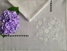Tovaglia ricamata a mano in
