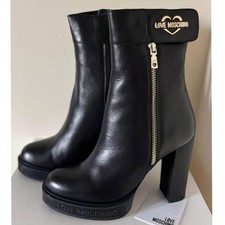 Stivaletti Love MOSCHINO in