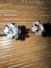 Orecchini a perno fiori strass