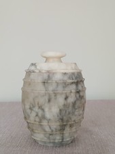 Vaso da Farmacia in marmo con coperchio