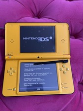 Console Nintendo DSI XL gialla