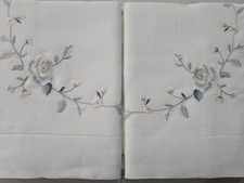 Lenzuolo ricamato in puro