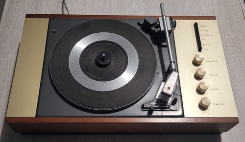 Ancien tourne disque platine