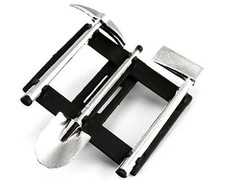 Attrezzi pala piccone accetta