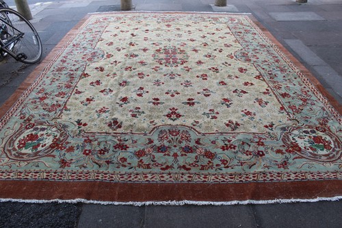 Tappeto vintage indossato