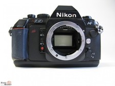 Nikon fotocamera reflex N2020