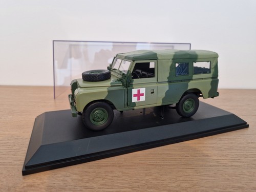 1 18 land rover - land,