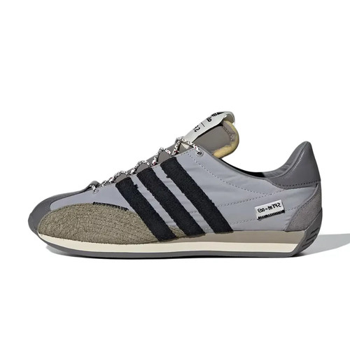 Nuove scarpe ginnastica - nuove, da