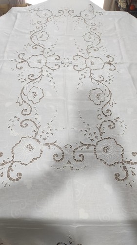 Tovaglia lino ricamata - di,