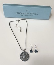 Collana e orecchini a goccia