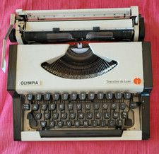 VINTAGE MACHINE A ECRIRE