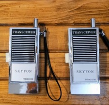 Coppia ricetrasmettitori ricevitori vintage Skyfon 7-Transistor Walkie Talkie..