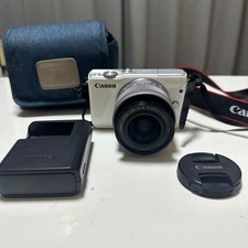 Fotocamera mirrorless Canon EOS M10 ottime condizioni facile da usare per pri...