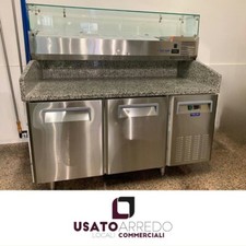 Banco pizzeria a due porte e vetrina portacondimenti.