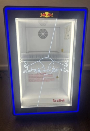 Nuovo red bull - bull, frigo