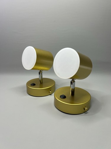 Modern brass wall - brass, light