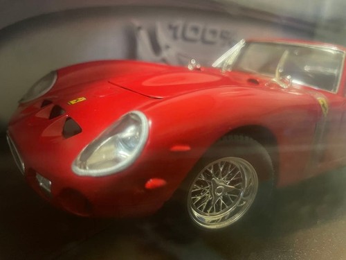 Hot wheels ferrari 250 - hot, 1/18