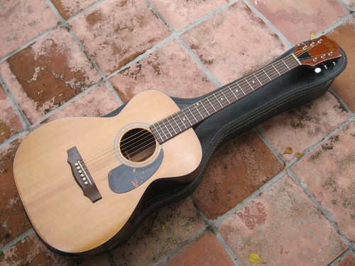 Chitarra acustica vintage 1972