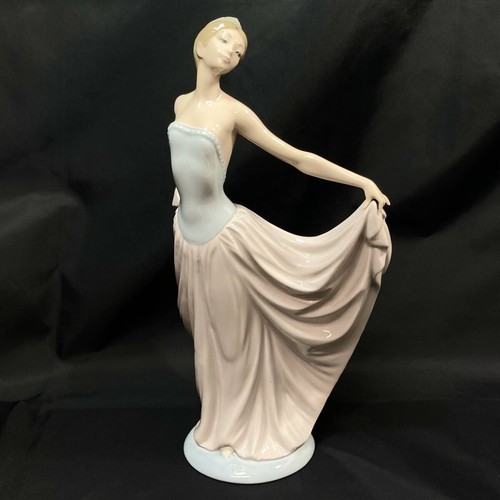 Statuina ragazza danzante - , /