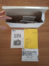 nikon D70 con obiettivo ed