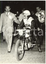 1956 MILANO - TARANTO Partenza di Osvaldo PERFETTI su moto BIANCHI 175 *Foto