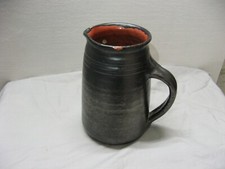 Très joli pot type cruche en poterie émaillée signée Baudat couleur Noir