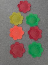 Piatti in plastica con fiori