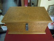 BAULETTO / COFANETTO IN LEGNO TRUCIOLATO CON CHIUSURA IN METALLO DECOUPAGE (S-VG