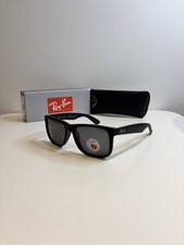 Ray-Ban Justin Classic 622/2V Occhiali da Sole Polarizzati - Lenti Blu Scuro