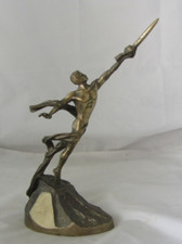 Scultura dedicata primi - a,