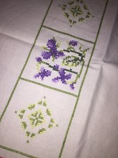 Set Tovaglietta & Federa ricamata a mano in punto croce Violette