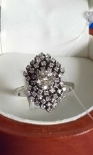 Anello in oro bianco con brillante centrale ct 0,50 e diamanti ct 0,20