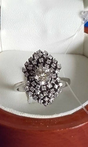 Anello oro bianco con - in,