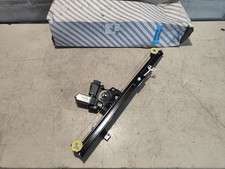 Alzavetro con motore porta