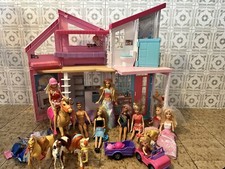 CASA DI MALIBU con 7 Barbie,ken, cavalli …