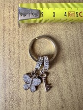 PORTACHIAVI CON CIONDOLI CHARMS STRASS FARFALLA CHIAVE QW