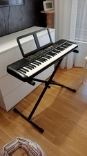 Yamaha PSR-F52 61 Tasti Tastiera Digitale Compatta - Nera Con Supporto 