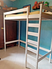 Letto a soppalco Ikea bianco con scala a pioli da una piazza e mezza