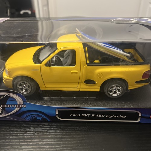 Modellino auto giallo - ford, svt