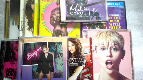Miley cyrus dvd lot - cyrus, cd/dvd