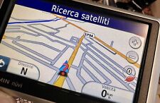 GPS, NAVIGATORE SATELLITARE GARMIN NUVI 1350 PORTATILE molte righe sullo schermo