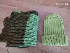 CAPPELLO E SCIARPA UNISEX PURA LANA COLORE VERDE ORIGINALE NUOVO