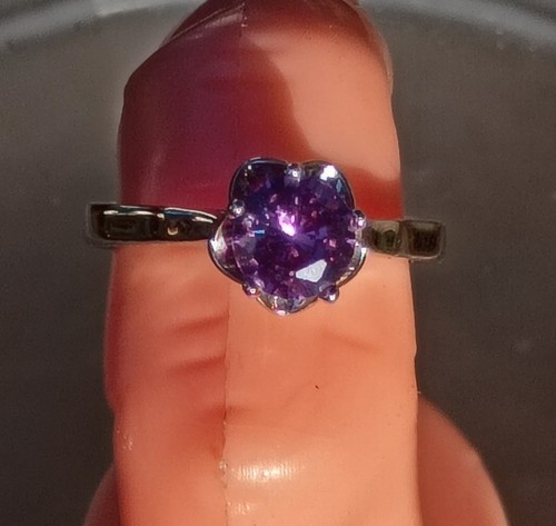 Anello solitario con pietra
