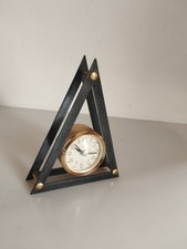 orologio da tavolo triangolare
